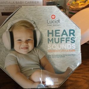 Hearmuffs sounds preserve little ears.